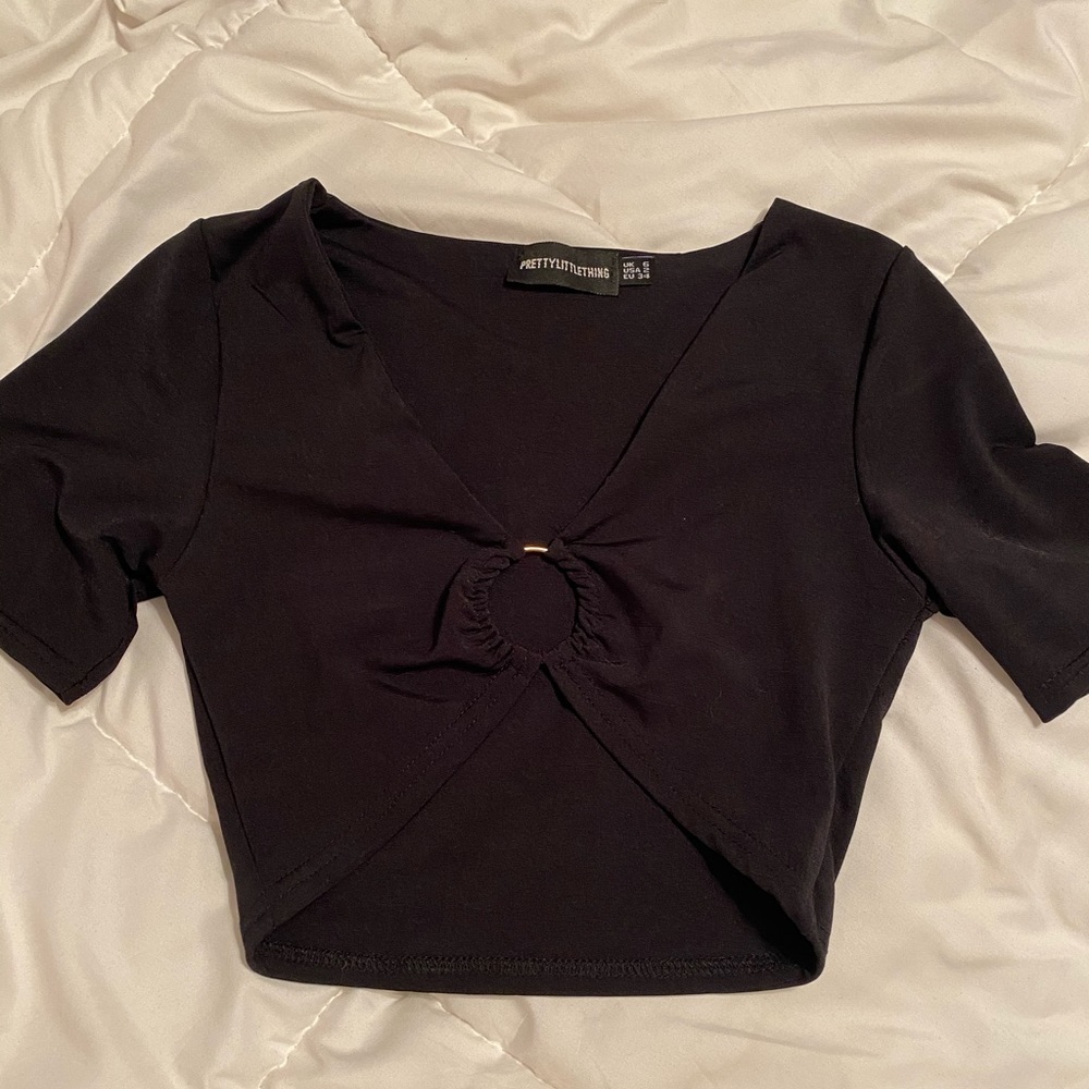 PrettyLittleThing crop top w cut out NEVER WORN
